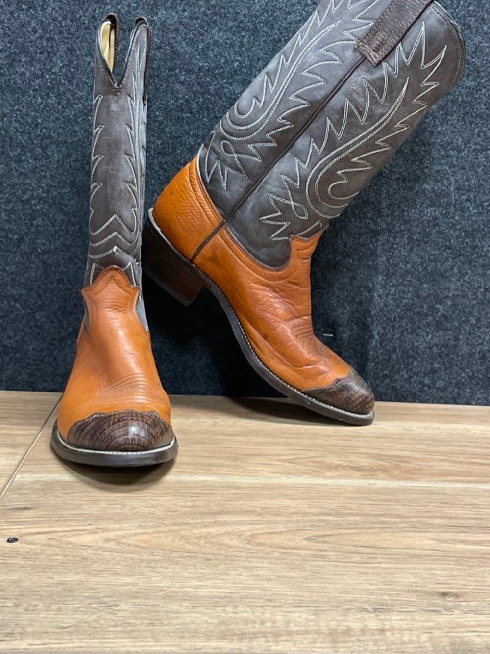 LAREDO Men's Two-Tone Brown Leather Western Boots - Classic Cowboy Style